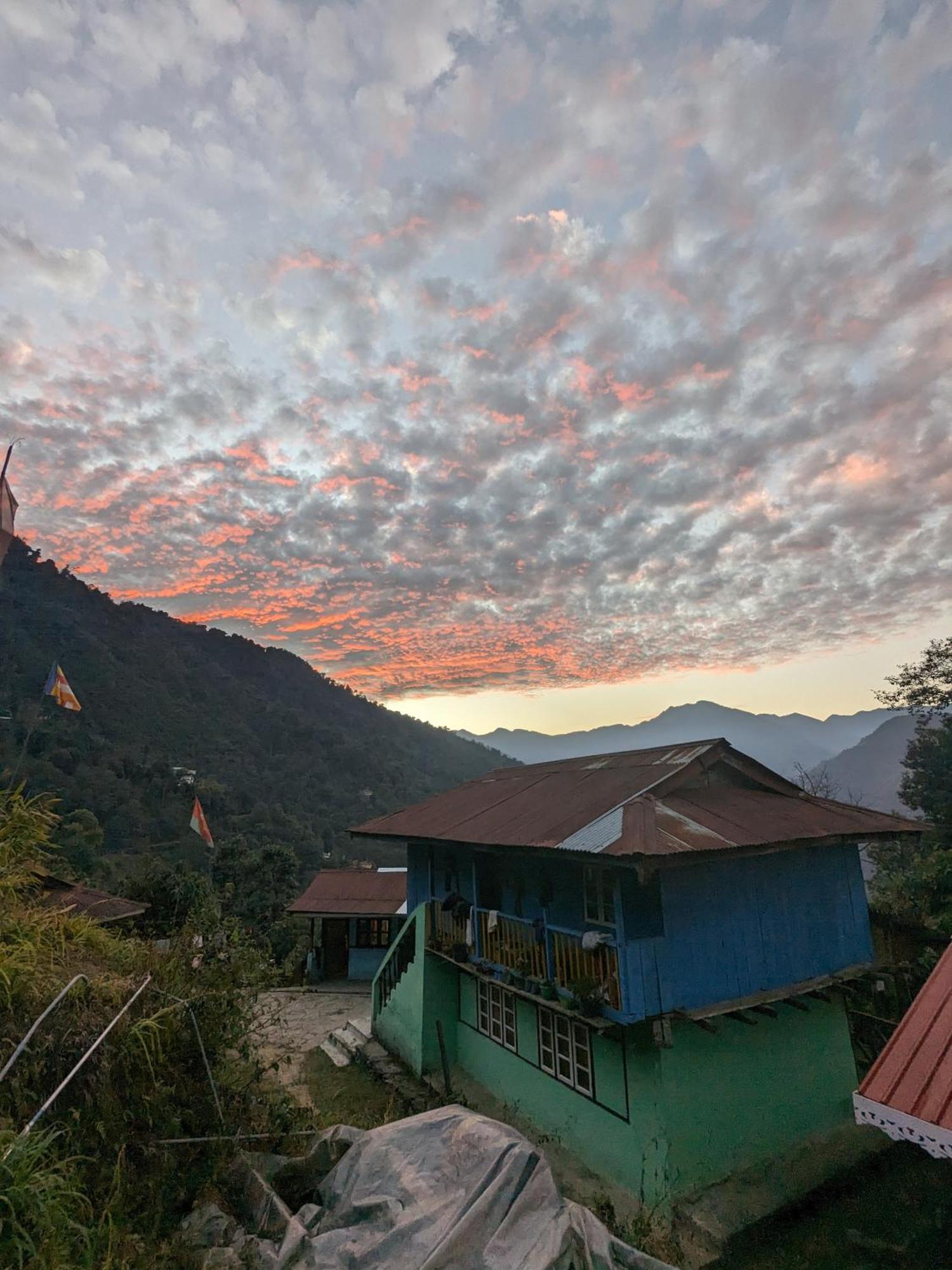 Wake In Himalayas Hostel Pelling Ngoại thất bức ảnh