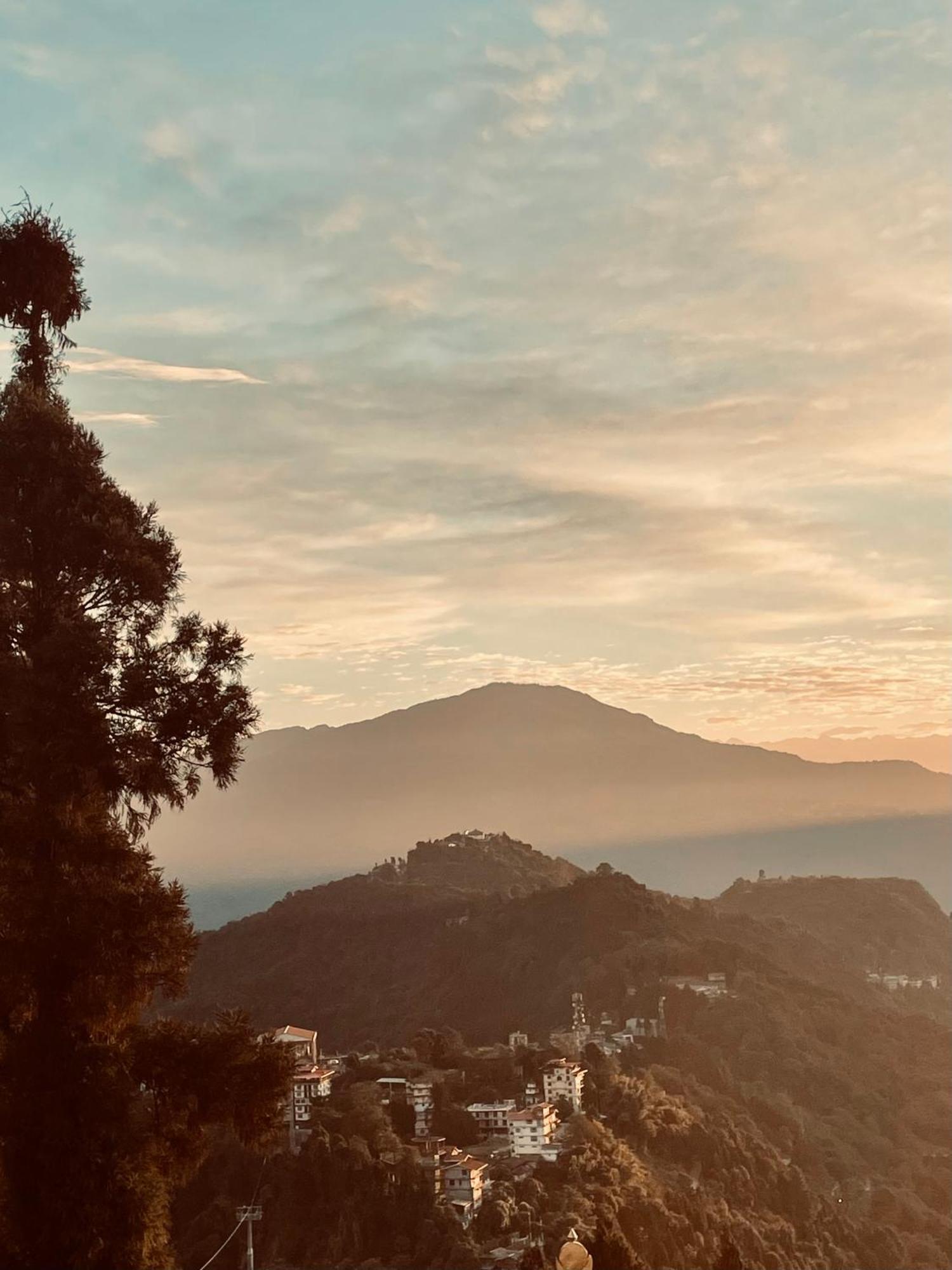 Wake In Himalayas Hostel Pelling Ngoại thất bức ảnh