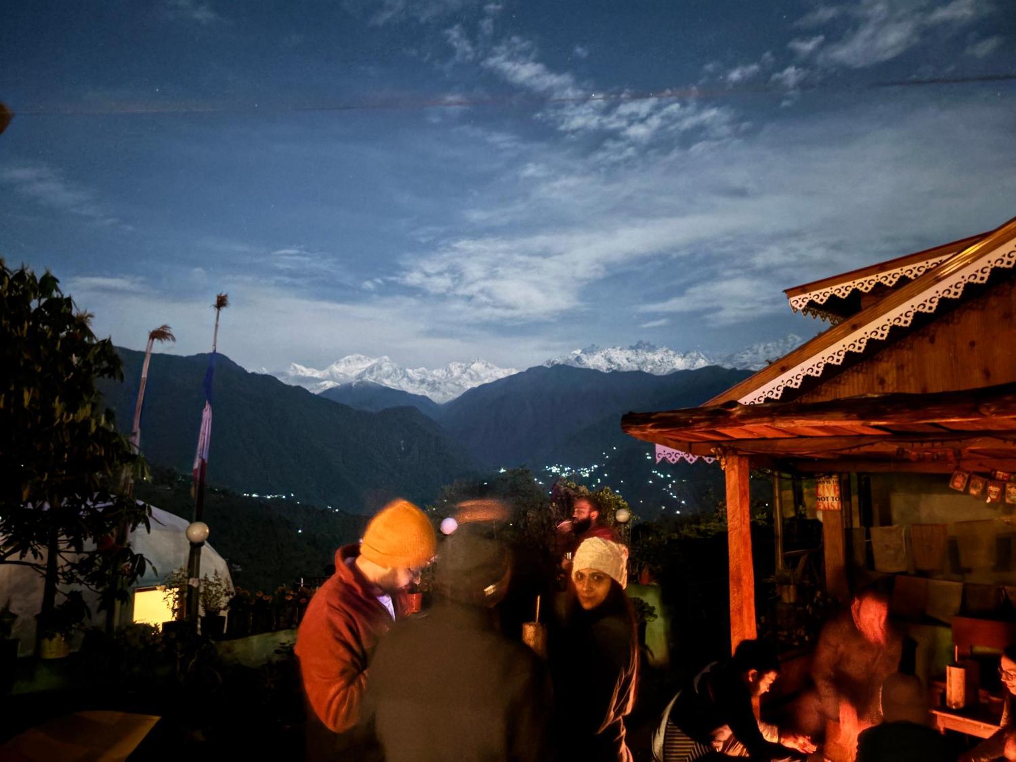 Wake In Himalayas Hostel Pelling Ngoại thất bức ảnh